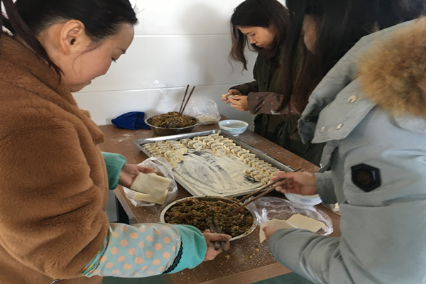 公司舉辦“迎冬至、包餃子”活動